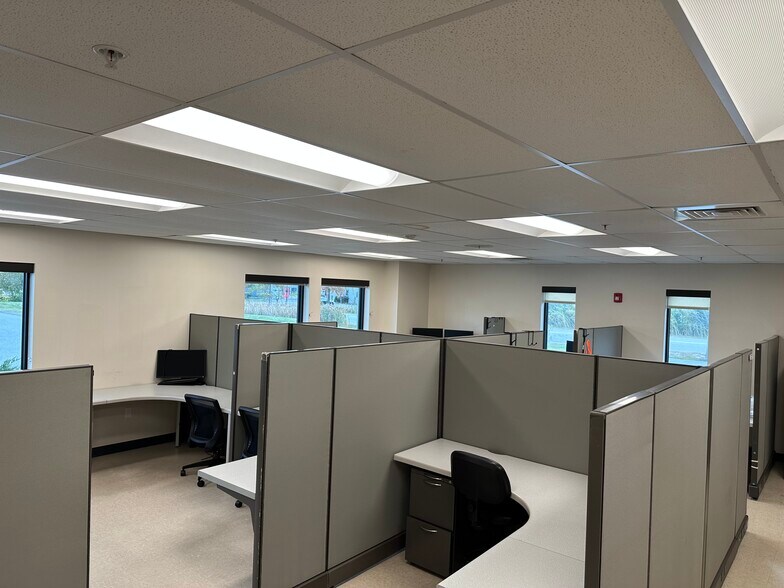 More Photos Of 14 Washington Ave, Scarborough Flex For Sale