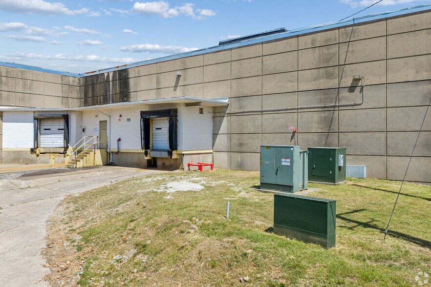 More Photos Of 651 W Phelps St, Springfield Industrial For Lease