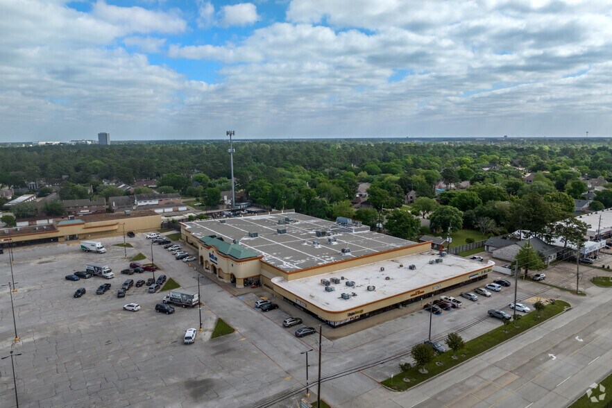 More Photos Of 13300-13384 Jones, Houston Unknown For Lease