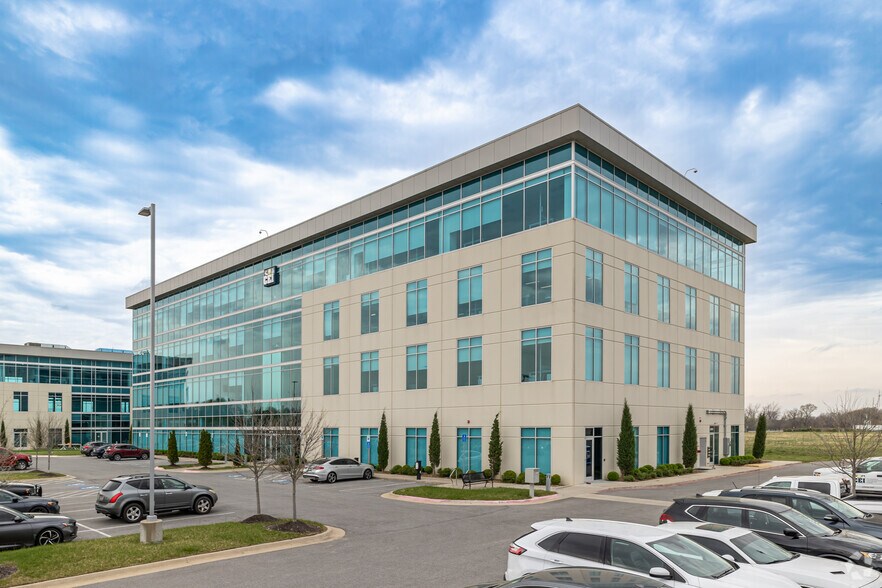 More Photos Of 2600 NE 11th St, Bentonville Office For Lease