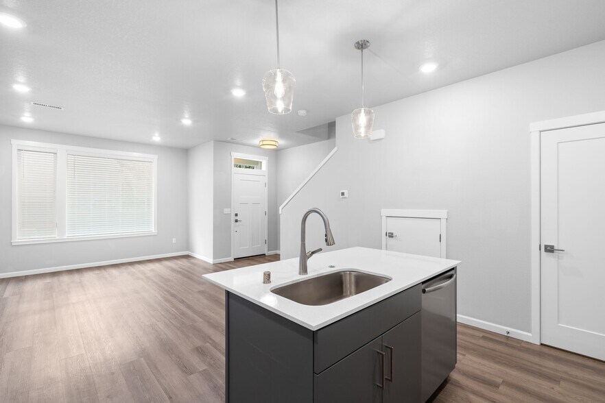 More Photos Of 16306 NE 20th St, Vancouver Multifamily For Sale