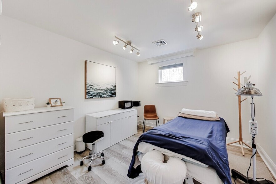 More Photos Of 5520-5532 Hempstead Way, Springfield Office For Sale