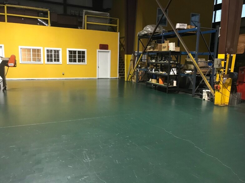 More Photos Of 6935 Brittmoore Rd, Houston Warehouse For Lease