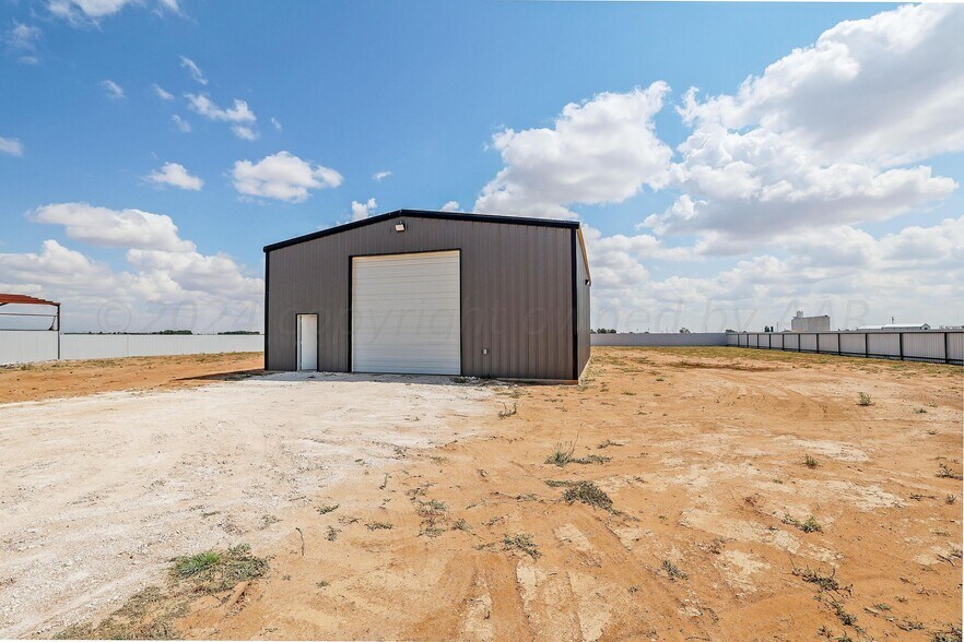 More Photos Of 718 Stateline Rd, Farwell Warehouse For Sale