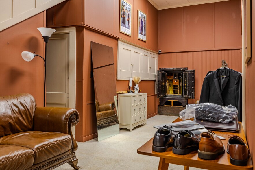 More Photos Of 245 Broad St, Rome Storefront For Sale