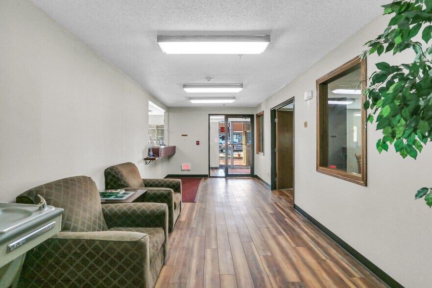 More Photos Of 630 W Main St, El Paso Hotel For Sale