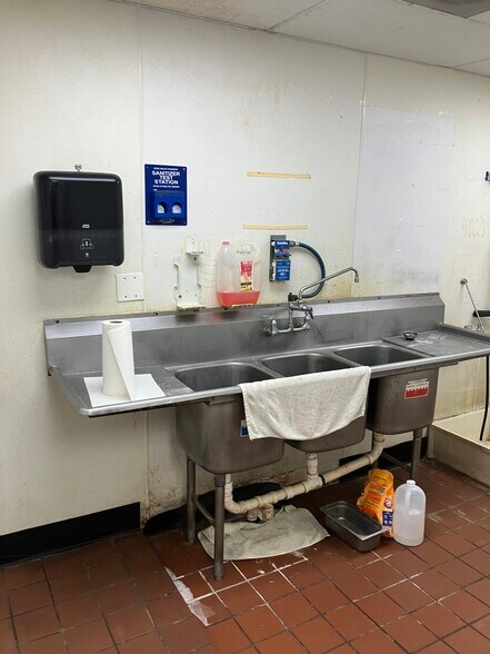 More Photos Of 2110 W 5th St, Plainview Restaurant For Sale