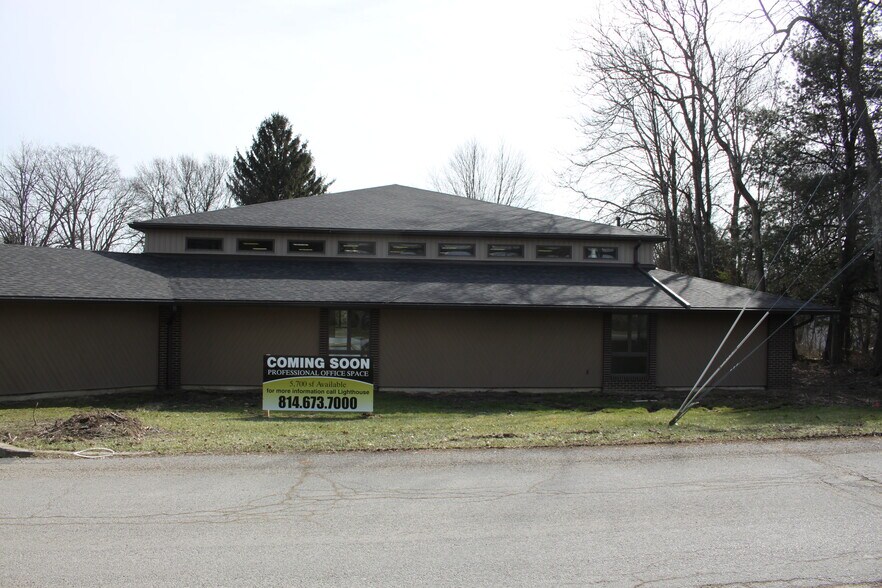 More Photos Of 112 Circle St, Franklin Office For Sale