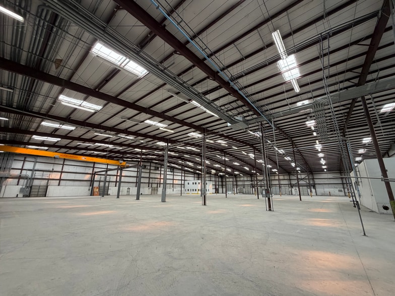 More Photos Of 8175 Bracken Creek Dr, San Antonio Distribution For Lease
