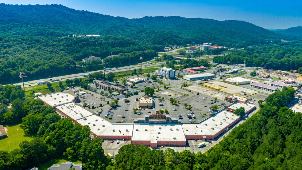 More Photos Of 1001 Market St, Dalton Unknown For Lease