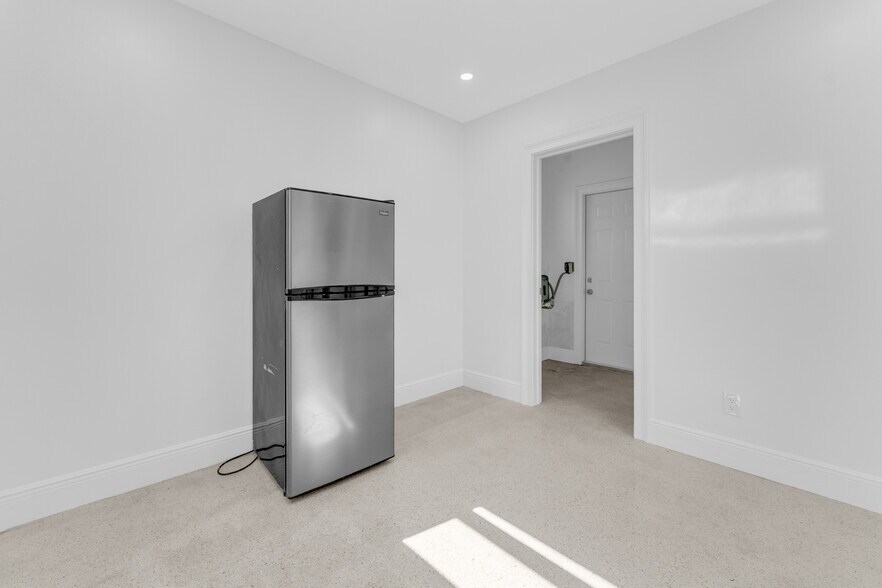 More Photos Of 5820 Sheridan St, Hollywood Office For Lease