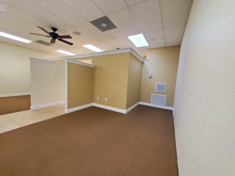 More Photos Of 375 Commercial Ct, Venice Office For Lease