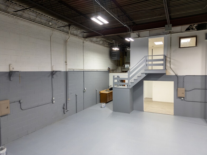 More Photos Of 4135 W 123rd St, Alsip Warehouse For Lease