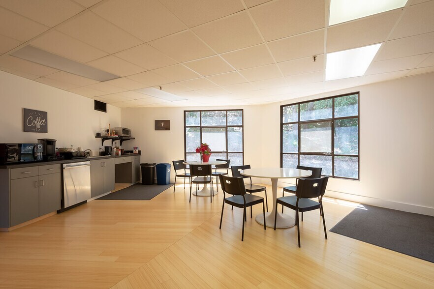 More Photos Of 101 Lucas Valley Rd, San Rafael Loft Creative Space For Lease