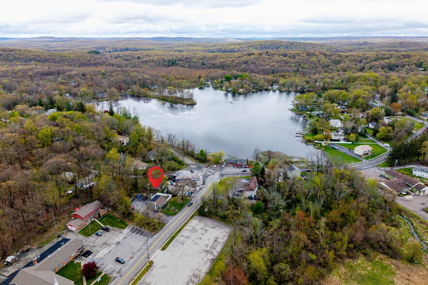 More Photos Of 187 Breakneck Rd, Highland Lakes Storefront Retail Residential For Sale