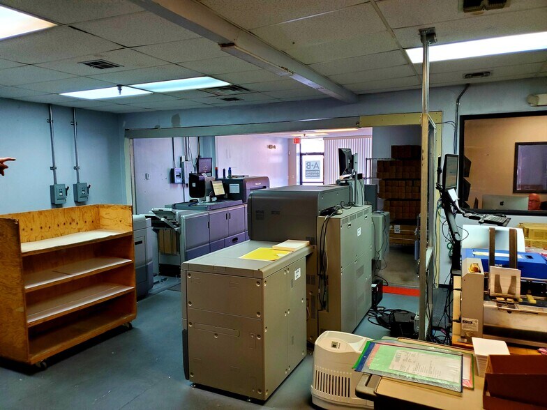More Photos Of 2908 S Highland Dr, Las Vegas Warehouse For Lease