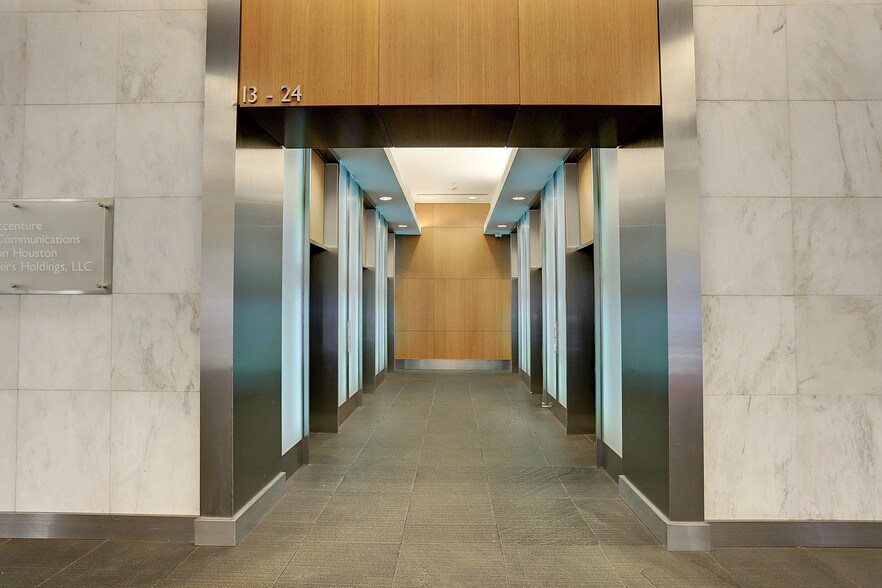 More Photos Of 1301 Fannin St, Houston Office For Sale