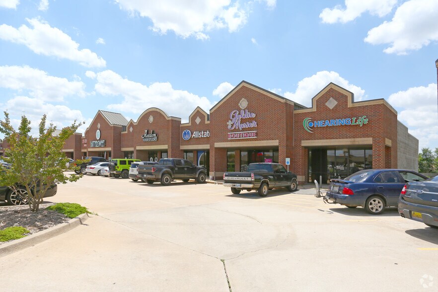 More Photos Of 701-877 S Mustang Rd, Yukon Unknown For Lease