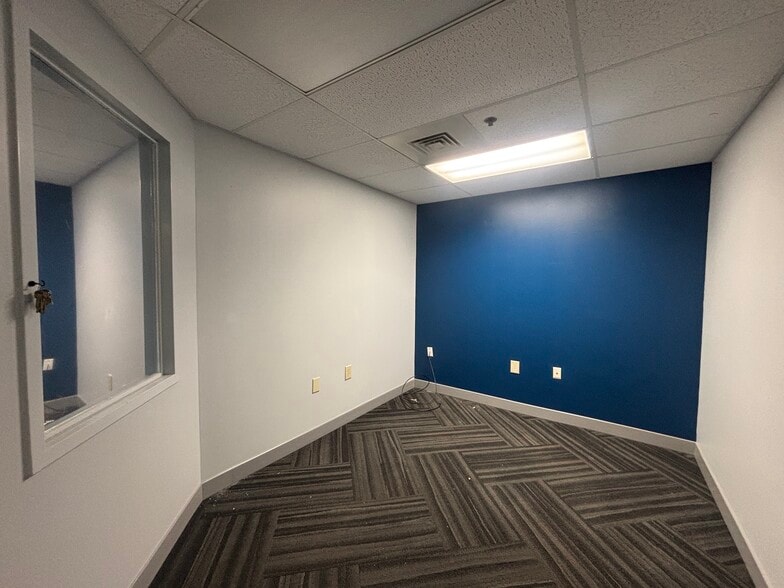 More Photos Of 3650 Patterson Ave, Winston-Salem Light Distribution For Lease