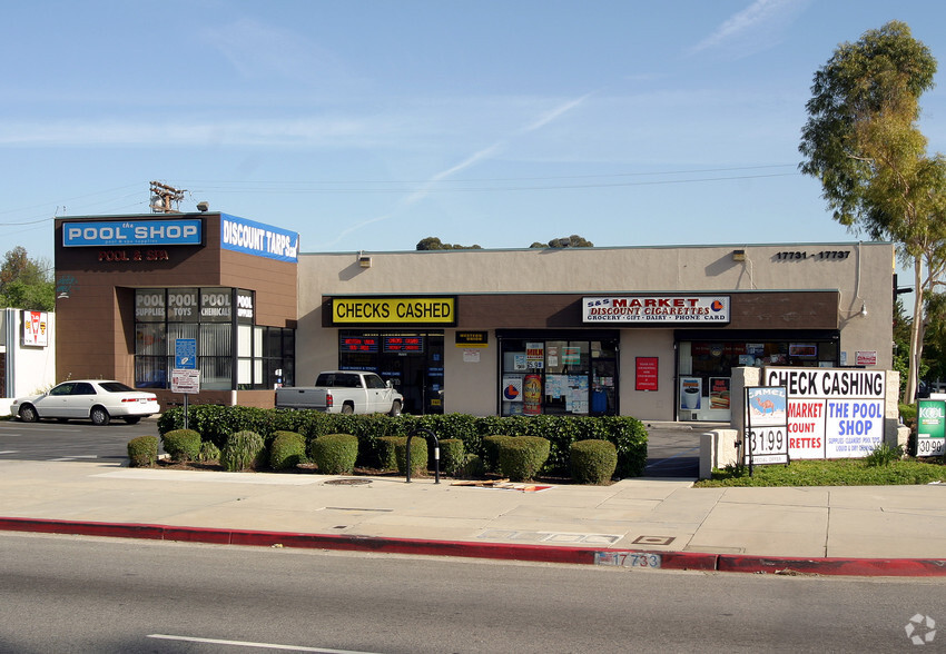 Primary Photo Of 17731-17735 Sherman Way, Reseda Unknown For Lease