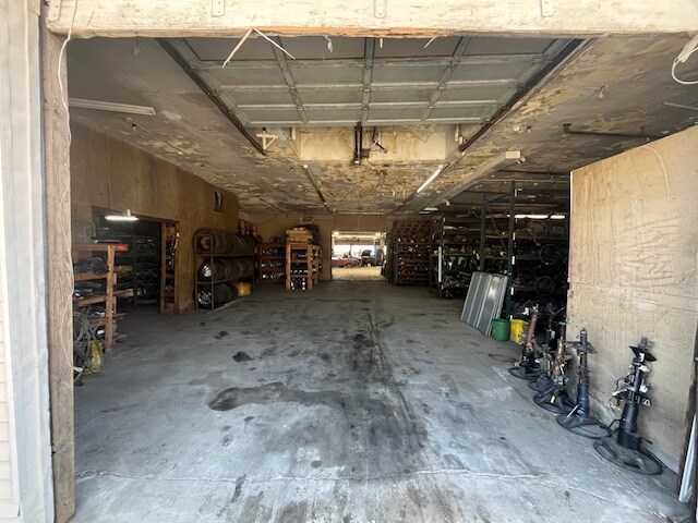 More Photos Of 10401 E US Highway 24, Independence Flex For Sale