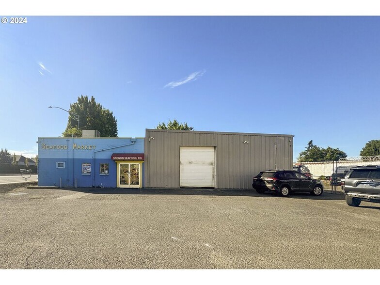 More Photos Of 1167 SE Tualatin Valley Hwy, Hillsboro Restaurant For Sale