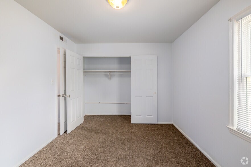 More Photos Of 2607 Cedarhurst Dr, Charlotte Apartments For Sale