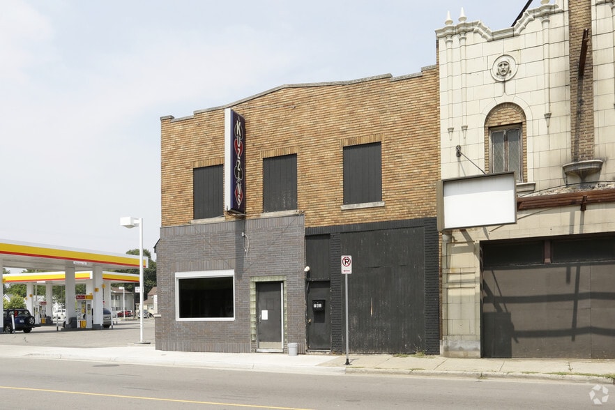 More Photos Of 741 Leonard St NW, Grand Rapids Storefront Retail Residential For Sale