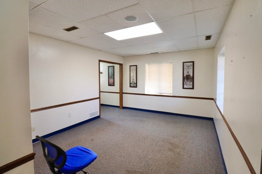 More Photos Of 414 Lincolnway, La Porte Office For Sale
