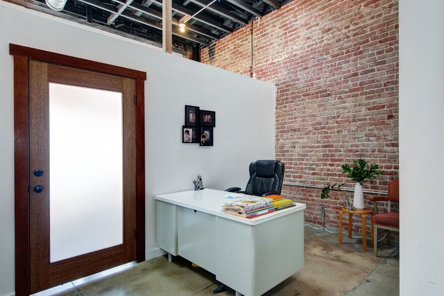 More Photos Of 5009-5011 York Blvd, Los Angeles Storefront For Sale