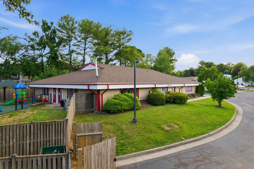 More Photos Of 83 Sugarland Run Dr, Sterling Daycare Center For Lease