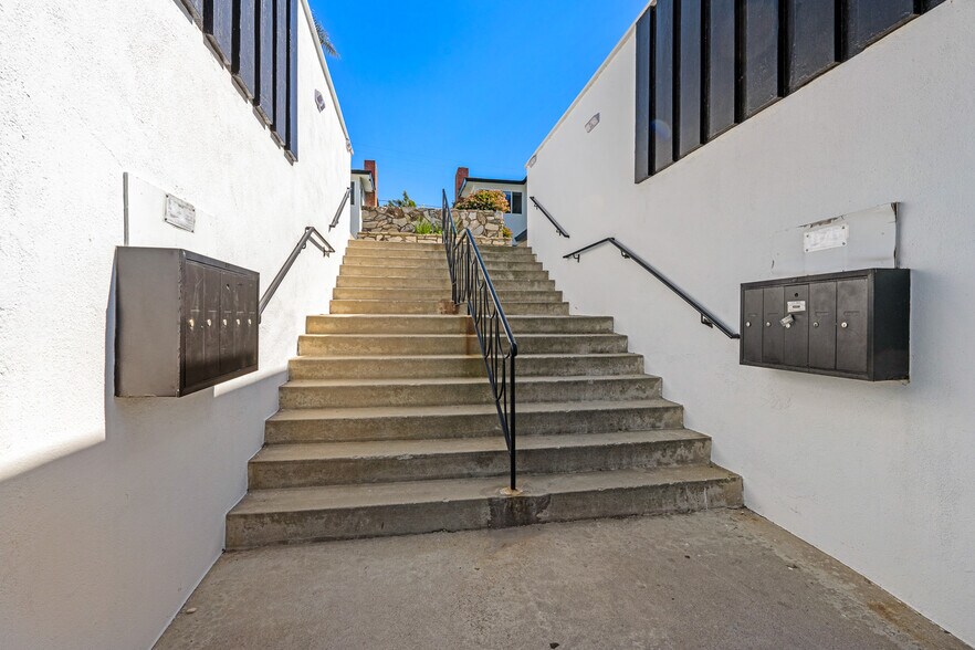 More Photos Of 124-128 Palos Verdes Blvd, Redondo Beach, Redondo Beach Apartments For Sale
