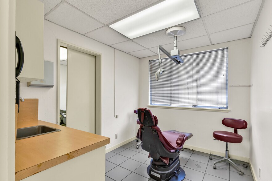 More Photos Of 7930 MacArthur Blvd, Oakland Medical For Sale