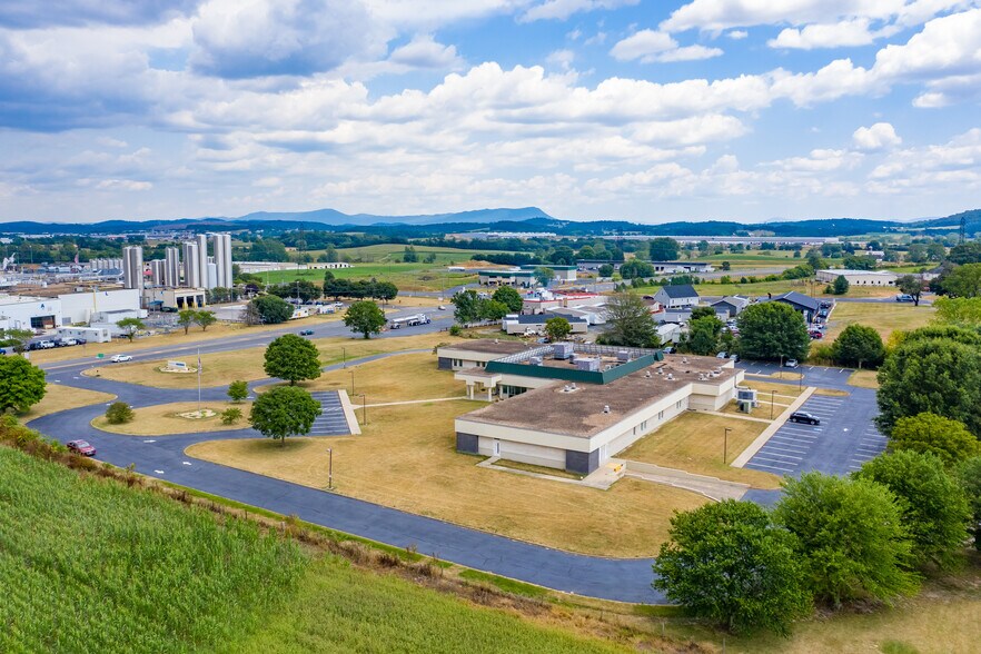 More Photos Of 147 Dinkel Ave, Mount Crawford Medical For Lease