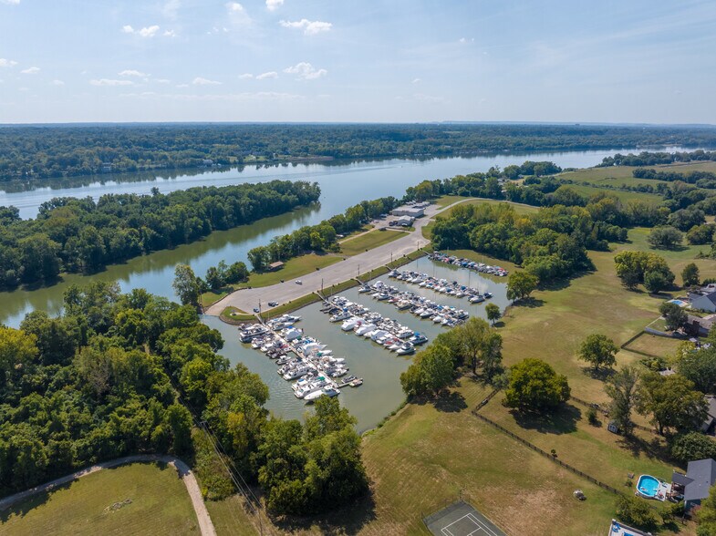 More Photos Of 4000 Utica Pike, Jeffersonville Marina For Sale