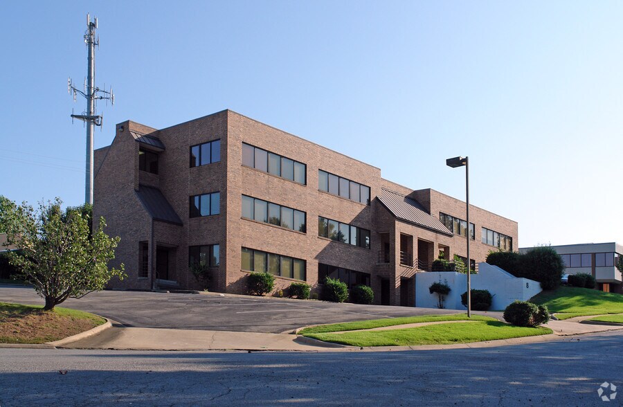More Photos Of 8 Shackleford Plz, Little Rock Office For Lease