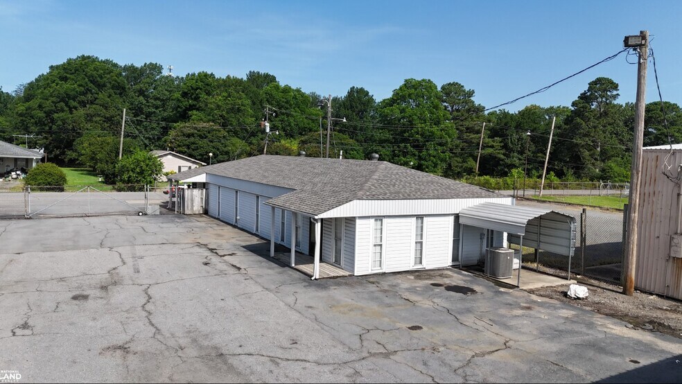 More Photos Of 1701 S Timber St, Stuttgart Office Residential For Sale