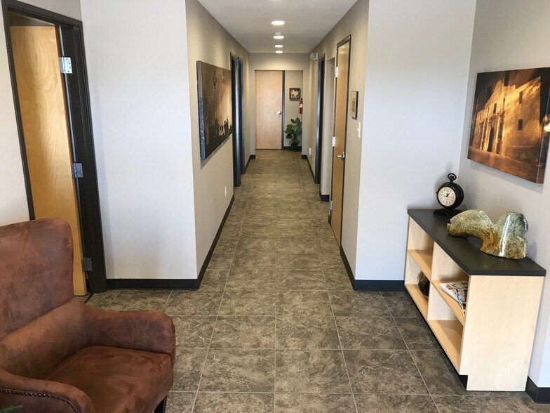 More Photos Of 995 N Interstate Highway 35 E, Waxahachie Warehouse For Lease