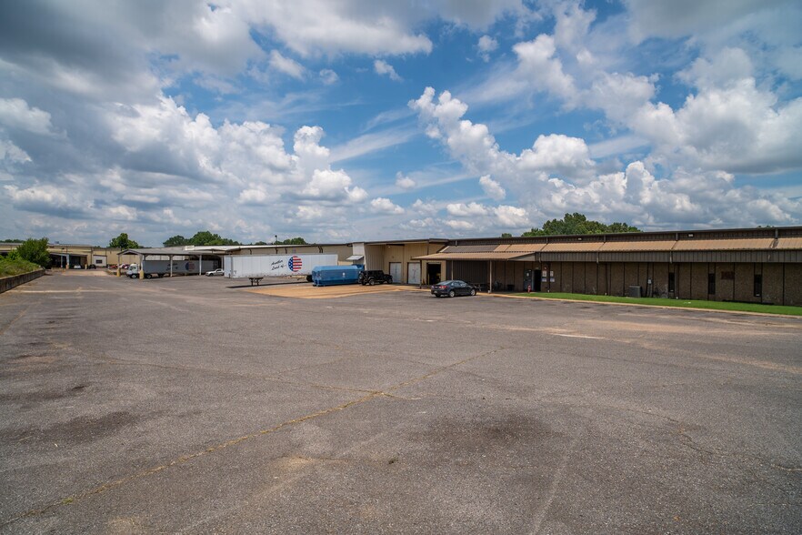 More Photos Of 11200 Wildwood Dr, Olive Branch Manufacturing For Lease