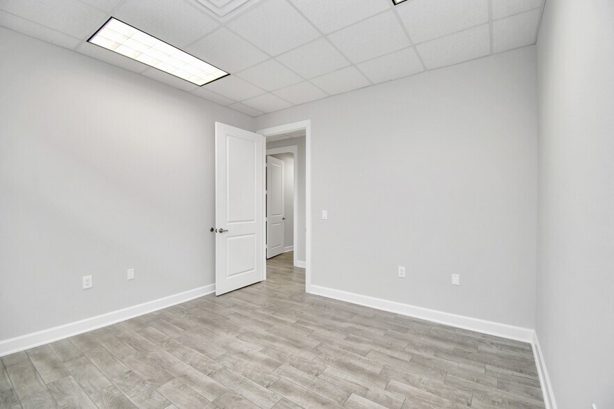 More Photos Of 830 Julie Rivers Dr, Sugar Land Unknown For Lease