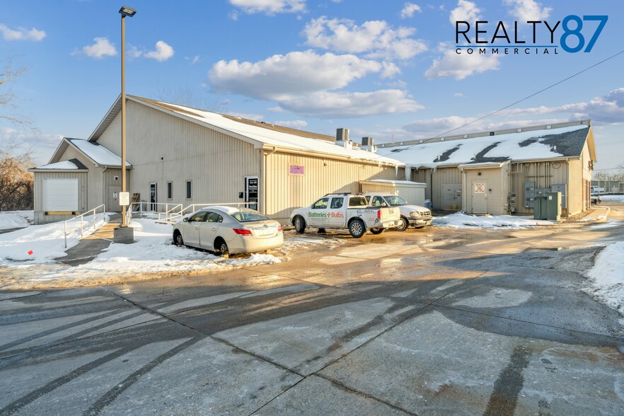 More Photos Of 266 Blairs Ferry Rd NE, Cedar Rapids Storefront For Sale