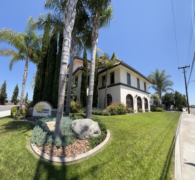 More Photos Of 1675 N Main St, Orange Medical For Lease