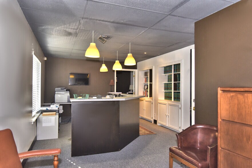 More Photos Of 6670 S Lewis Ave, Tulsa Office For Sale