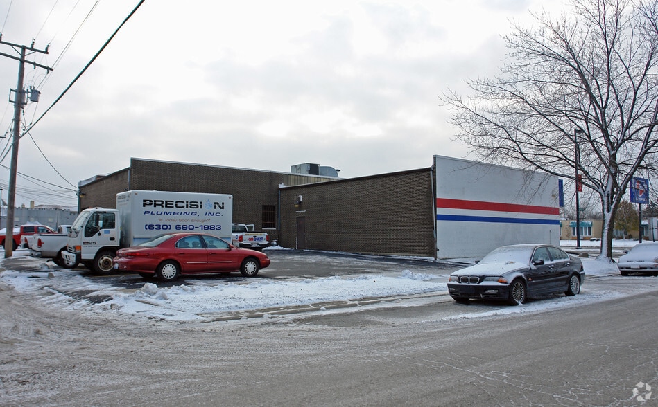 More Photos Of 5730 W 79th St, Burbank Freestanding For Lease
