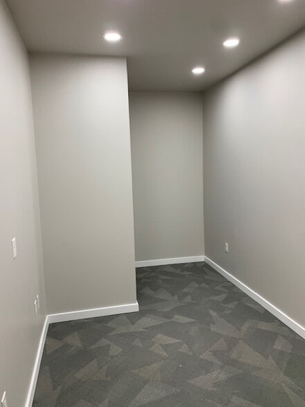 More Photos Of 1011 S Heatherwilde Blvd, Pflugerville Research And Development For Lease