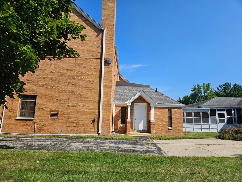 More Photos Of 5000 Fergus Rd, Saint Charles Religious Facility For Sale