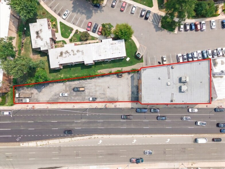 More Photos Of 200 E Sunrise Hwy, Freeport Warehouse For Lease