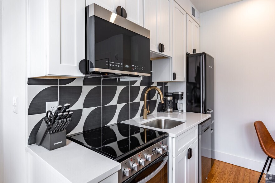 More Photos Of 1460 Peachtree St NW, Atlanta Apartments For Sale