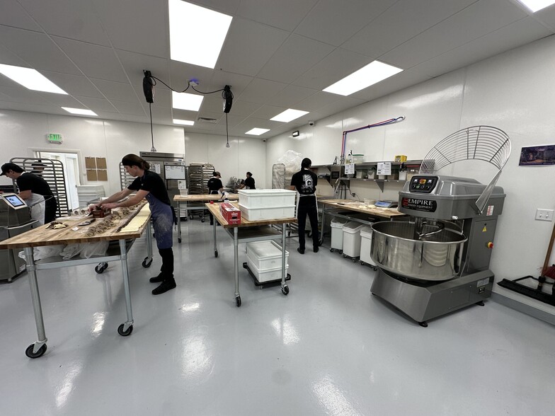 More Photos Of 590 N Main St, Leeds Manufacturing For Sale