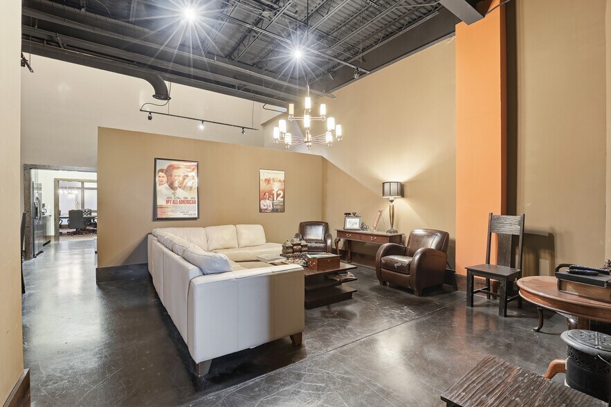 More Photos Of 140 E Main St, Lewisville Office For Sale